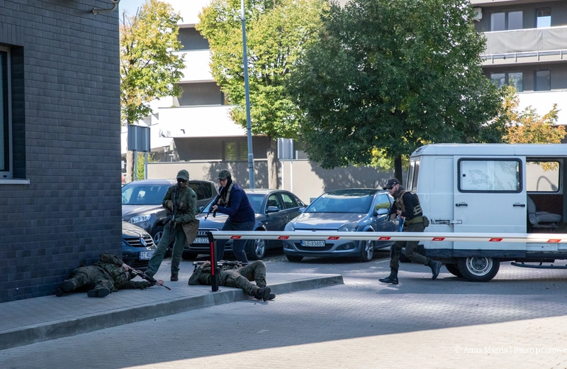 Strzały i wybuchy w Urzędzie Marszałkowskim