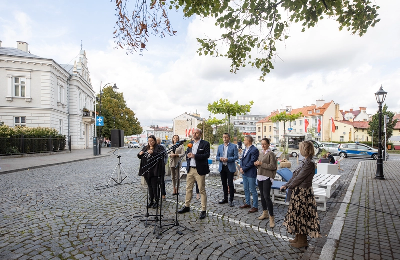 Rozpoczął się Tydzień Mobilności w Rzeszowie. Na placu Farnym i na ul. Jagiellońskiej otwarto strefy relaksu