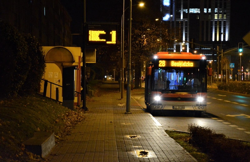 W weekend zmiana czasu. Jak pojadą linie nocne?