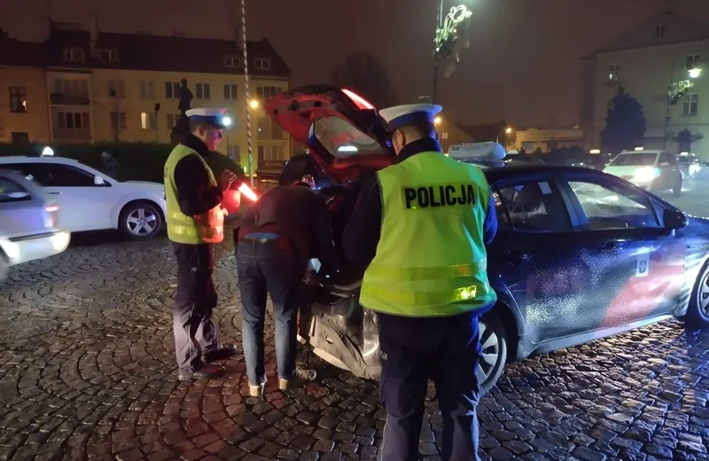 Rzeszowscy policjanci kontrolowali taksówki na aplikację. Posypały się mandaty