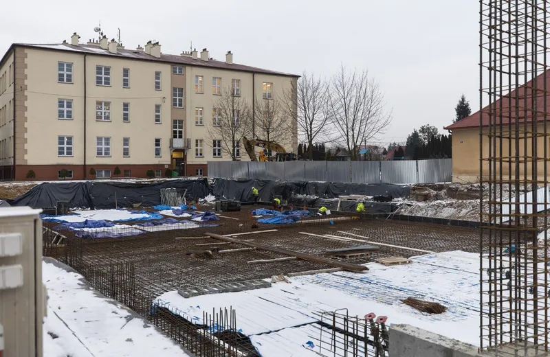 Rozbudowa szkoły na Staromieściu postępuje zgodnie z harmonogramem