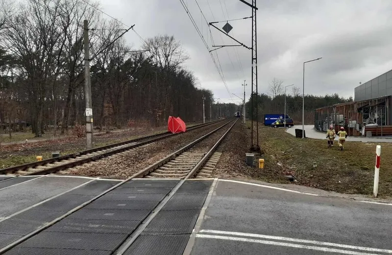 Śmiertelny wypadek w Nowej Sarzynie. Pociąg potrącił 37-letniego mężczyznę