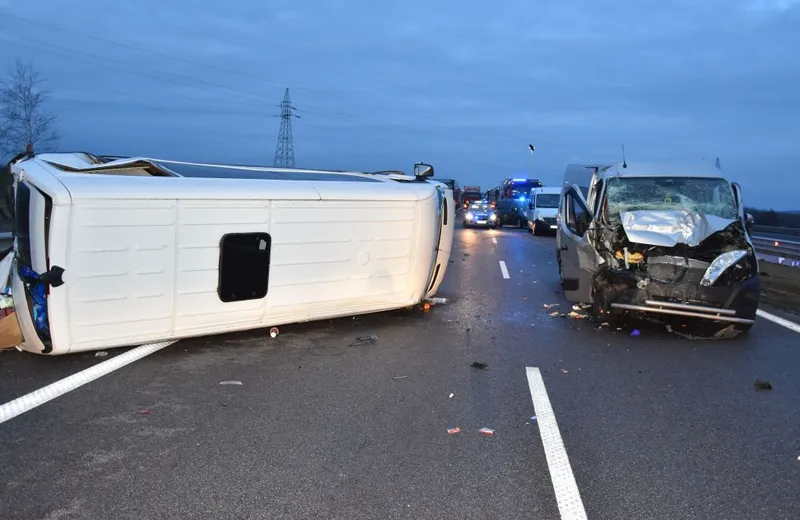 Zderzenie dwóch busów na podkarpackim odcinku A4. 5 kobiet rannych