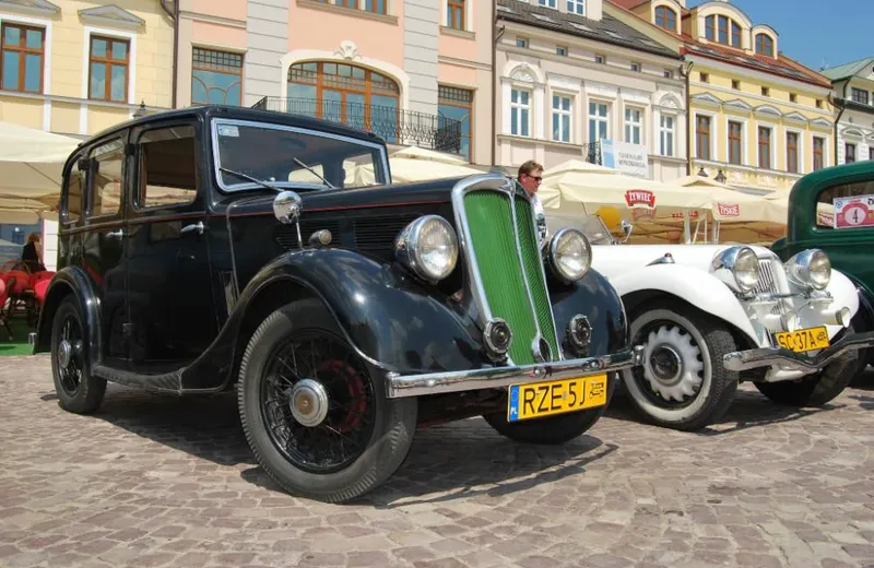 Podkarpacki Rajd Pojazdów Zabytkowych. W sobotę konkurs elegancji na rzeszowskim Rynku