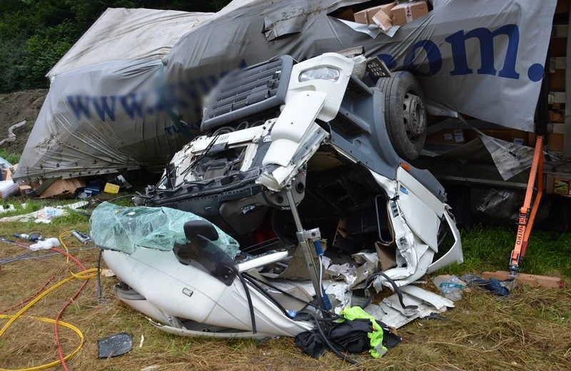 Tragiczny wypadek w Nowej Wsi. Nie żyje 50-letni kierowca tira