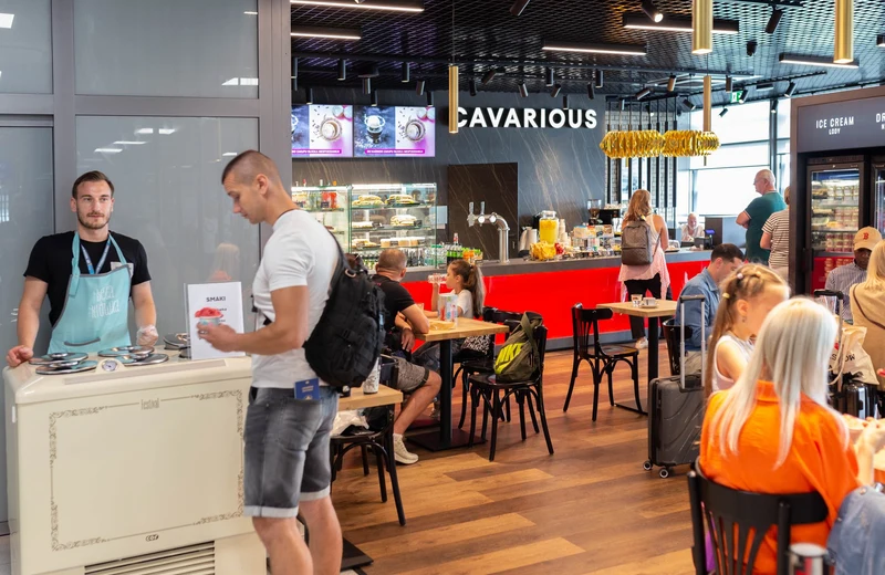 Nowe lokale na lotnisku w Jasionce - ekskluzywny sklep i dwie kawiarnie
