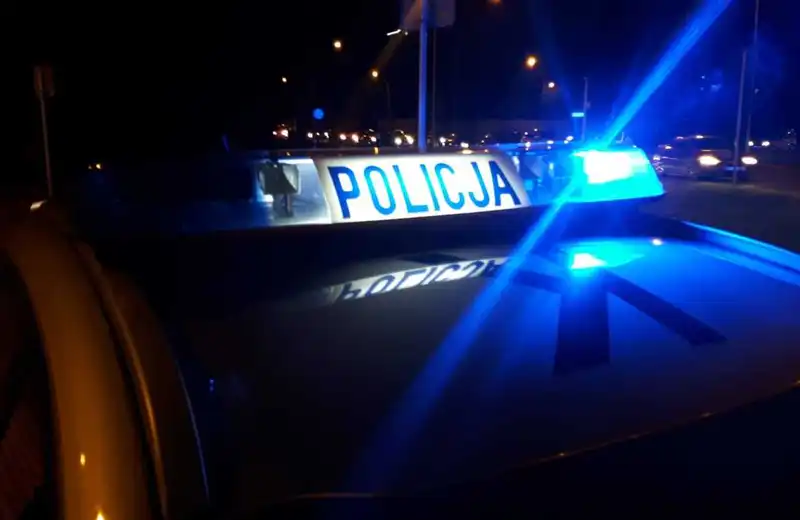 Wypadek na autostradzie, w korku bus wiozący dziecko pod respiratorem. Pomogli policjanci