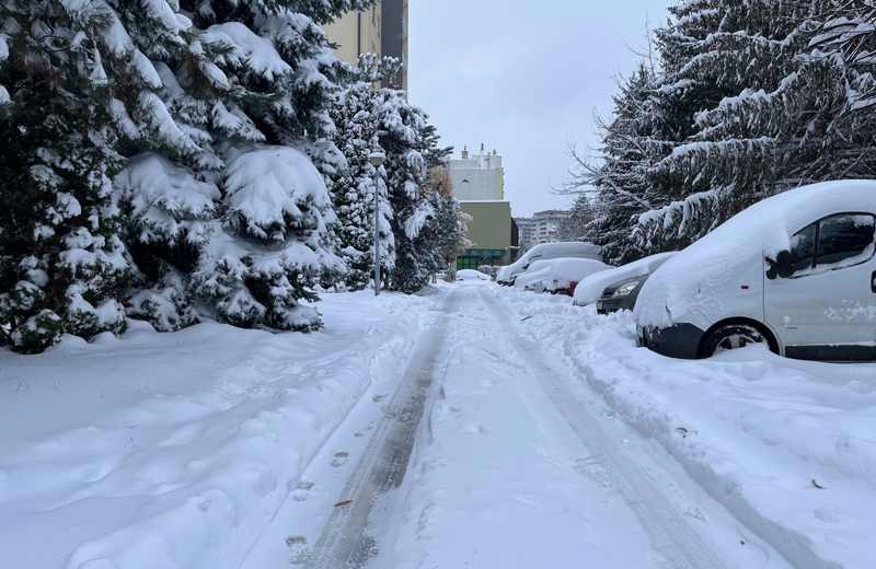 Alert IMGW. Intensywne opady śniegu w Rzeszowie i na Podkarpaciu, nawet do 40 cm