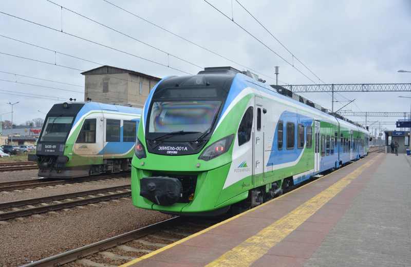 Nowoczesne &quot;hybrydy&quot; na podkarpackich torach. Pokazowy przejazd na trasie Rzeszów - Mielec [ZDJĘCIA]