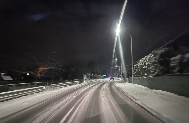 Trudne warunki na drogach. Kilkadziesiąt kolizji i wypadki w Rzeszowie i pow. rzeszowskim