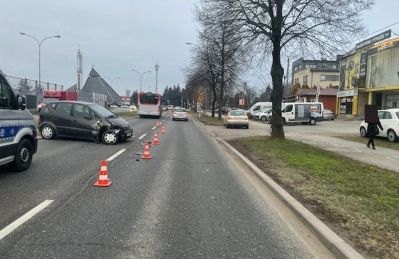 Zderzenie dwóch samochodów i autobusu MPK na ul. Lwowskiej