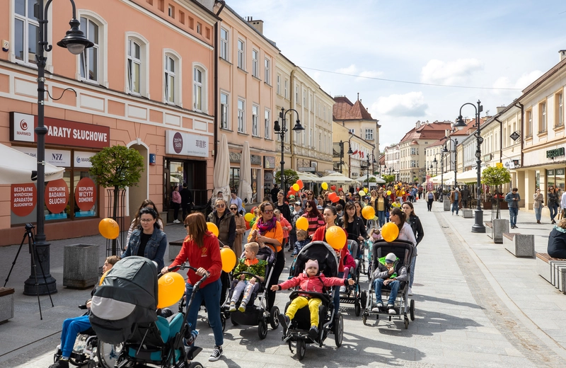 Wielka impreza na rzeszowskim Rynku z okazji &quot;Dnia osób z niepełnosprawnościami&quot;