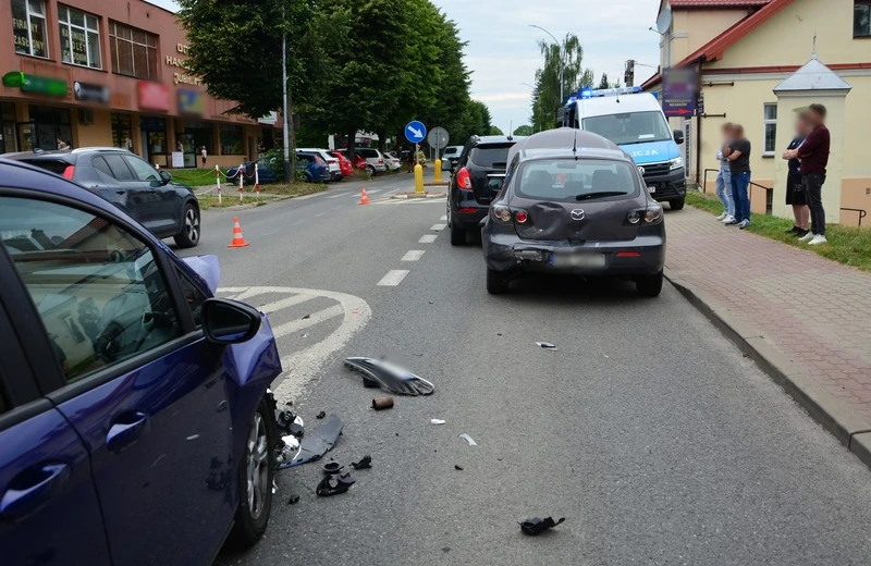 Kolizja czterech samochodów w Krośnie. Trzy osoby trafiły do szpitala