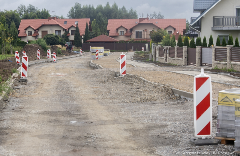  Nowa droga na osiedlu Miłocin będzie gotowa w październiku