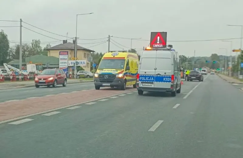 Zderzenie trzech pojazdów w Tyczynie. Dwie osoby w szpitalu