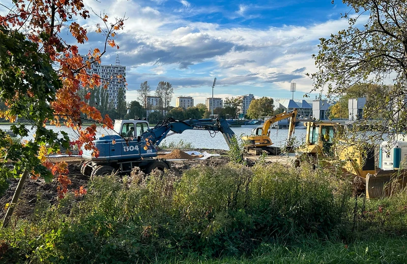 Ruszyła budowa miejskiej plaży nad Wisłokiem [ZDJĘCIA]