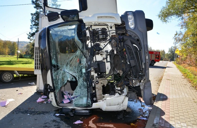 Wypadek drogowy w miejscowości Wietrzno. Zderzyły się 3 pojazdy