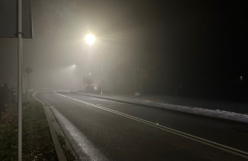 Gęste mgły na Podkarpaciu. IMGW wydał ostrzeżenie