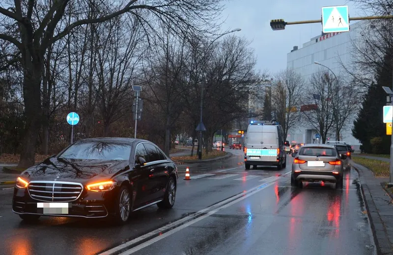 Potrącenie pieszej na ul. Podwisłocze. 33-latka trafiła do szpitala