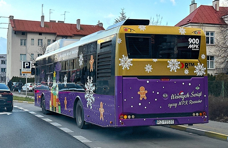 Do 16 stycznia po Rzeszowie kursuje Świąteczny Autobus [ROZKŁAD JAZDY]