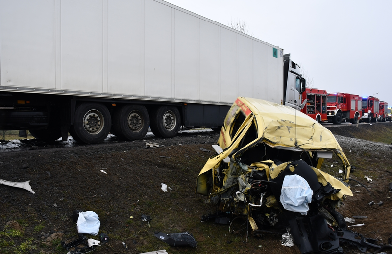 Tragiczny wypadek na DK73 w Kołaczycach. 47-letni mężczyzna zginął na miejscu