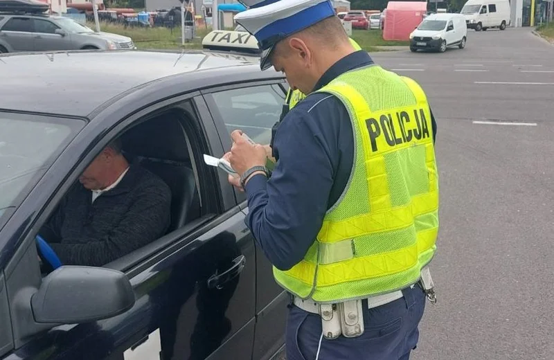 Rzeszowscy policjanci skontrolowali taksówki na aplikację. Ujawnili 18 wykroczeń